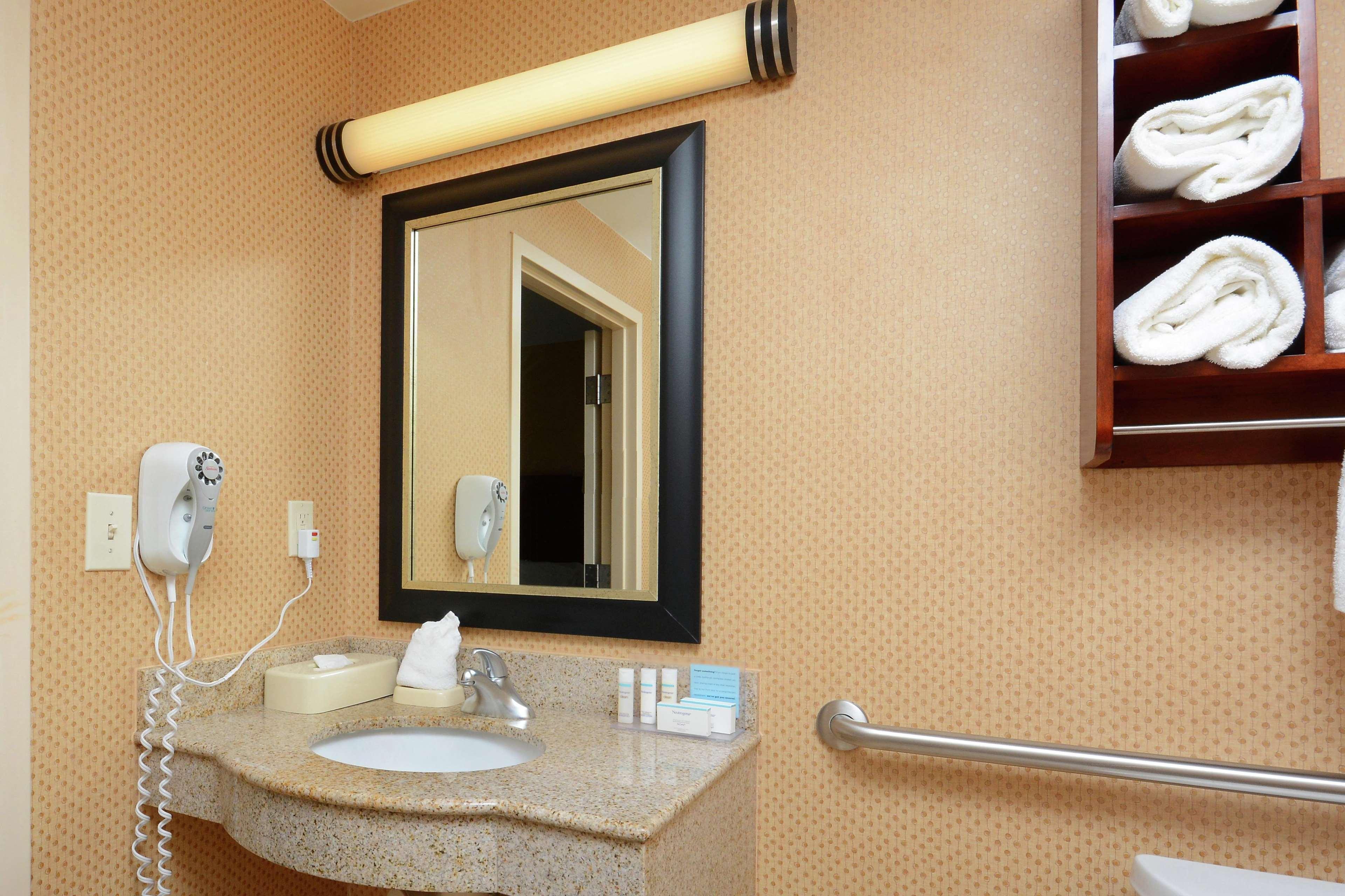 Hampton Inn & Suites Гантерсвілл Екстер'єр фото